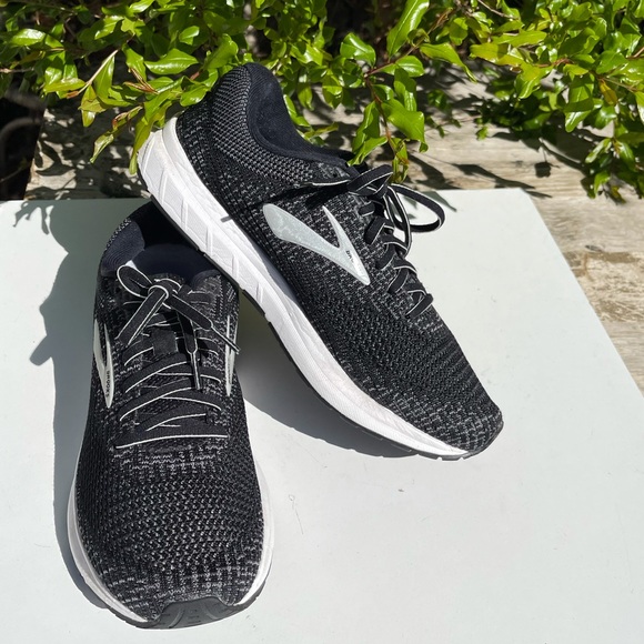 BROOKS Revel Men Size running shoes very comfortable